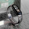 Kép 2/7 - Csere szilikon pánt Xiaomi Mi Band 6 / 5 fekete színű szalaghoz