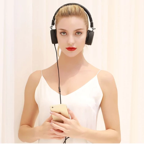 Remax 4D vezetékes fejhallgató headset fekete (RM-805)